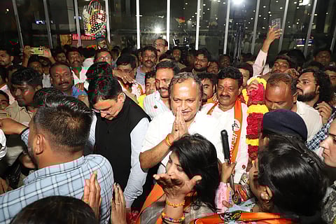 Newly elected MLAs welcomed in Nagpur