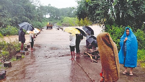 parli Many Bridges Goes under Water