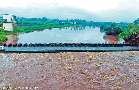 Garbage is stuck in Chikurde Dam.