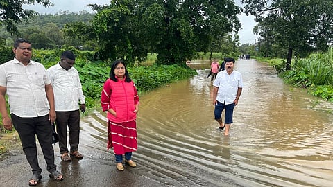 All traffic stopped on Gargoti-Kolhapur route