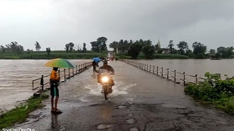 Water on Nilewadi-Aitwade bridge