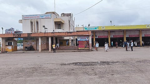 Passengers were inconvenienced as there was no ST bus available at Manchar ST bus stand due to departure of ST buses for Pandharpur Yatra