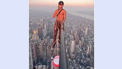 man's daring stunt on top of Empire State Building