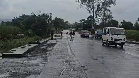 Finally Mudalattitta-Nipani traffic started..!