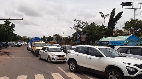 Congestion due to diversion of traffic for work on Paravari flyover