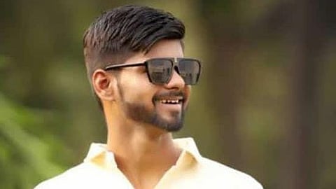 One died due to shock while putting up the Ganeshotsav banner; 6 people injured