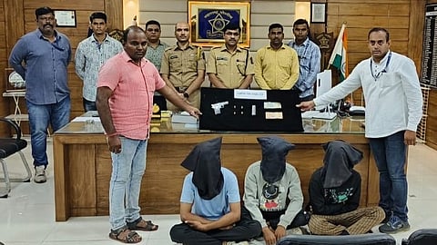 pistol trafficking three arrested in Dhule