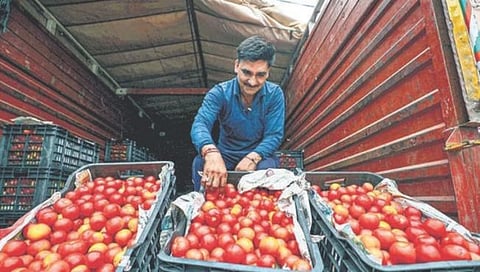 भारत-बांगलादेश सीमा पुन्हा खुली झाल्याने व्यापाराला बूस्ट