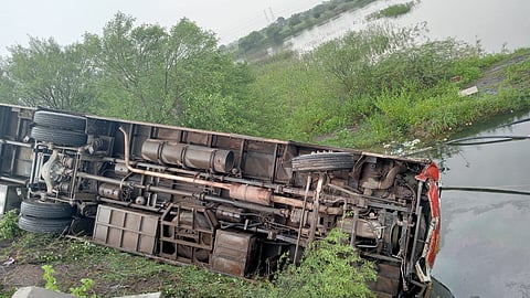 Bus accident on Hyderabad-Solapur national highway, several passengers injured
