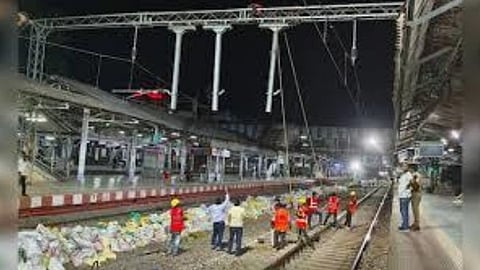 लोकल गाड्या