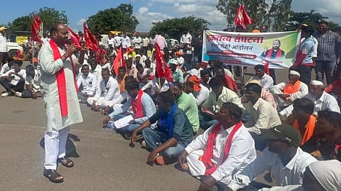 Eklavya organization Dhule-Solapur highway, protest