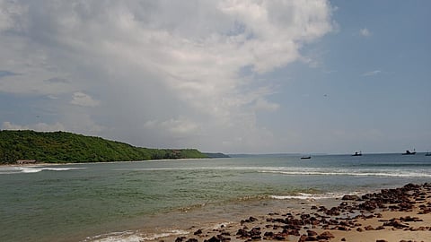 वेंगुर्ले-निवती समुद्रात बोट पलटी होवून दुर्घटना