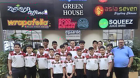 कल्याणच्या संतोष स्पोर्टस क्रिकेट अकादमीचा संघ