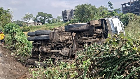 Truck Accident At Bhoisar
