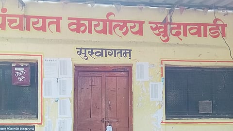 Khudawadi Adarsh Gram Panchayat sealed by gram sevaks