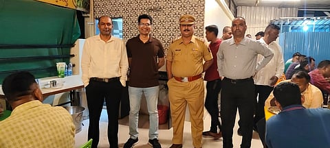 सीमा सुरक्षा दलाच्या जवानांना पोलिसांनी दिवाळीच्या शुभेच्छा दिल्या