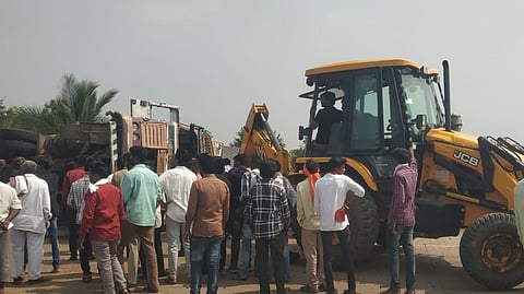 Truck accident on Hingoli-Nanded highway; Death of driver