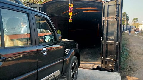 automobile (vehicle) loading