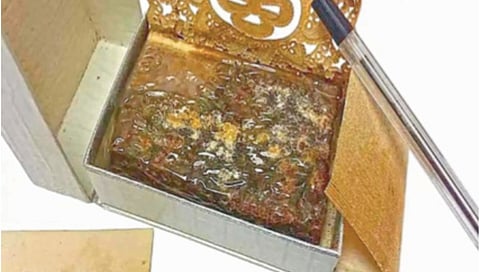 wedding cake from the 1947 royal wedding of Queen Elizabeth II and Prince Philip has just been sold at an auction