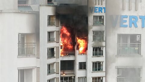 व्हर्टेक्स सॉलिटेअर ए 1 बहुमजली इमारत