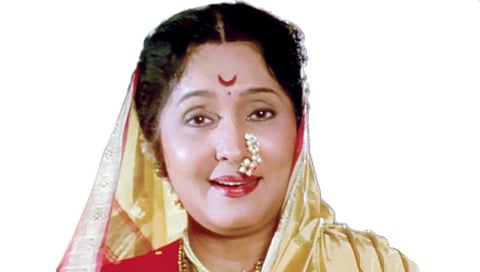 Gadima award announced to actress asha kale