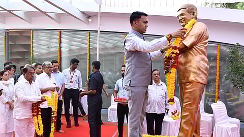 Chief Minister Pramod Sawant pays homage to former Chief Minister Manohar Parrikar on his 69th birth anniversary