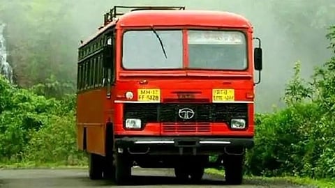 ST Bus Mandator school trips