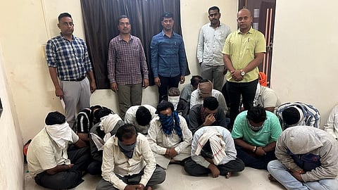 Raid On Gambling Den In Vaijapur|