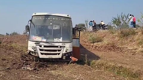 Korapana Gadchandur road bus hits bike