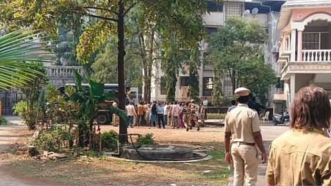 शांतीपार्कमधील त्या वादग्रस्त धार्मिक स्थळांच्या अनधिकृत बांधकामांवर कारवाई