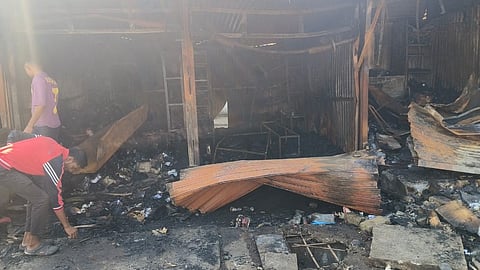 मंत्री गुलाबराव पाटील यांच्या गावात दोन गटात वाद ; दुकाने, वाहनांची जाळपोळ