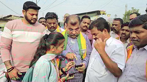 ठाणे : लाईट बिलांवर मुख्यमंत्री म्हणून उद्धव ठाकरेंचा फोटो