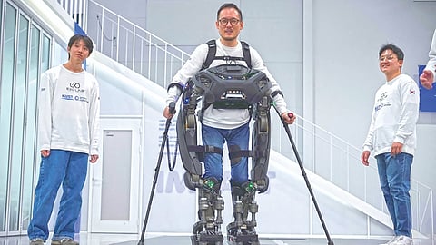 पॅरालिसिस रुग्णांसाठी वरदान ठरणार ‘वियरेबल रोबो’!