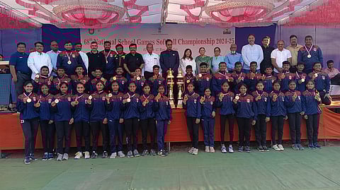 जळगाव : राष्ट्रीय शालेय सॉफ्टबॉल स्पर्धेत महाराष्ट्र राज्याचा संघ सुर्वण पदक विजेता