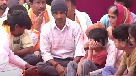 Dhananjay Deshmukh's protest is withdrawn after Jarange Patil's mediation