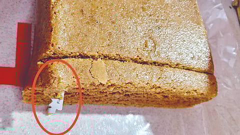 जोतिबा डोंगरावर प्रसादाच्या दुकानातील कुंद्यात सापडलेले ब्लेड