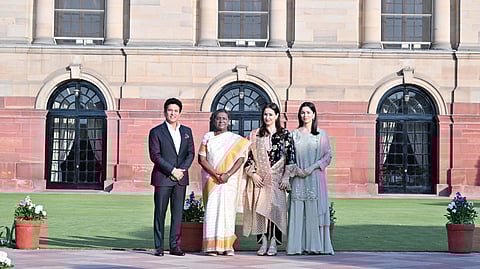 भारतरत्न सचिन तेंडुलकरांनी पत्नी अंजली आणि मुलगी सारा तेंडुलकरसह राष्ट्रपती द्रौपदी मुर्मू यांची भेट घेतली.