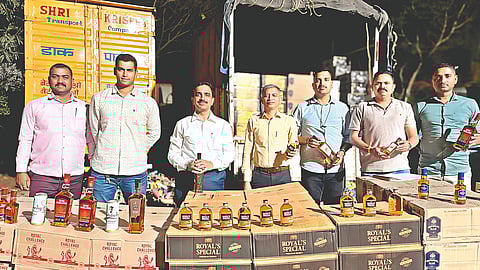 Nashik Crime News - Nashik Crime News | Illegal stock of foreign liquor worth 50 lakh seized at Sogrus Phata