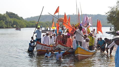 Shri Dev Rameshwar meet Shri Kunkeshwar