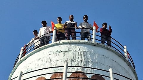 youth water tank agitation in Yehalegaon