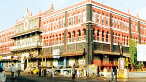 rapid-tarring-in-municipal-square-for-quality-council-inspection