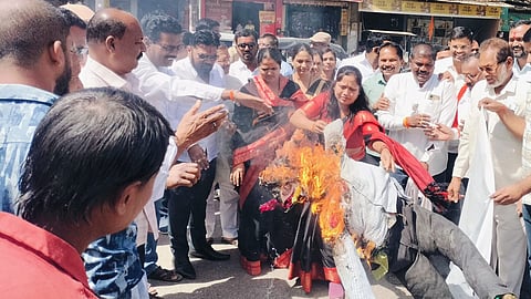 Shiv Sena's agitation demanding punishment for the accused in Santosh Deshmukh murder case