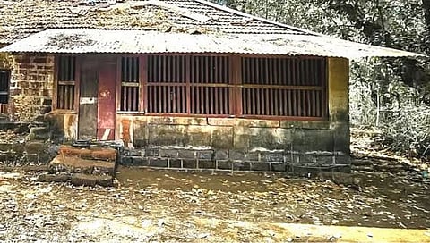 Sardesai Wada Sangameshwar