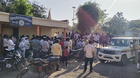 district bank robbery Surdi in Barshi taluka