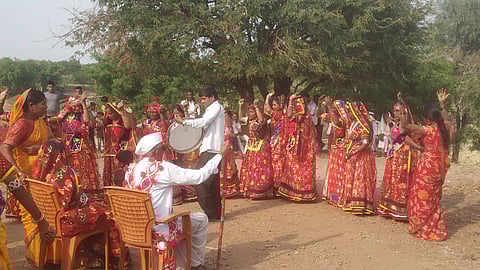 Shimgotsav: The enthusiasm of the Banjara community to sing a lengi songs on the Tanda