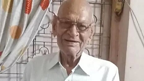 Senior Literary Pitambar Sarode Passes Away
