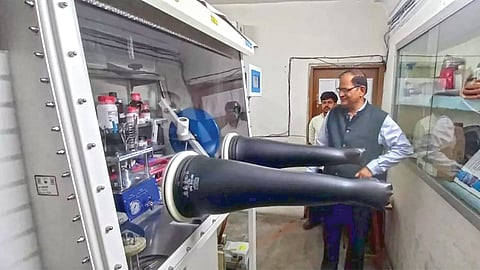 बनली 1300 कि.मी. रेंज देणारी, स्वस्त इलेक्ट्रिक वाहन बॅटरी!