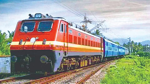 Indian Railway : विनातिकीट प्रवाशांवर रेल्वेची दंडात्मक कारवाई