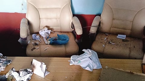 Angry citizens threw garbage on the chairs of Nekanur Gram Panchayat