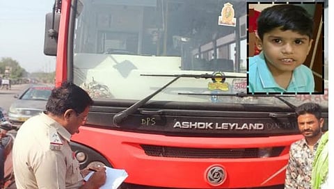 अपघातग्रस्त एसटी बस व मृत रुद्र घिंडाणी